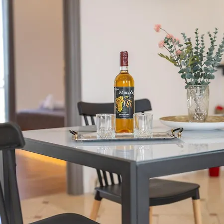 アパート Little Yard & #8 Naxos City