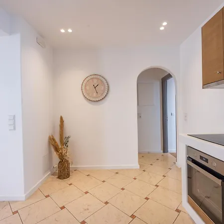 Little Yard & #8 アパート *