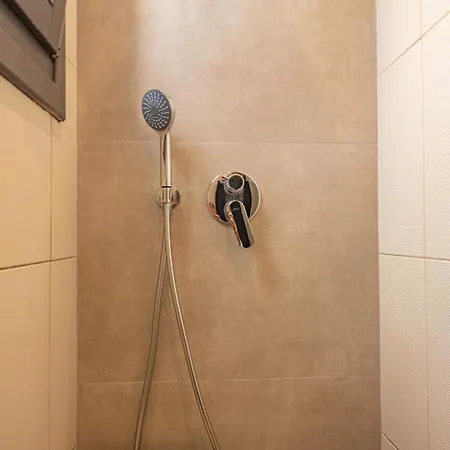 アパート Little Yard & #8 *