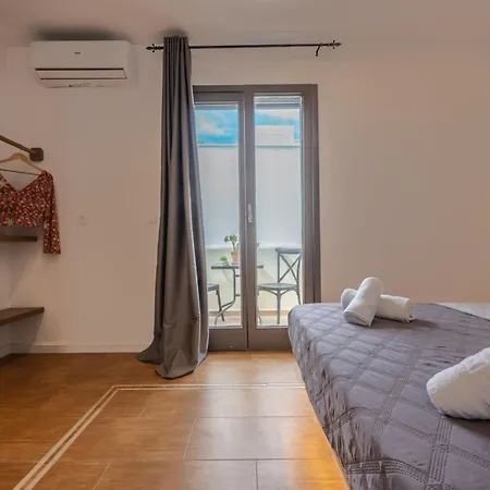 Little Yard & #8 アパート *