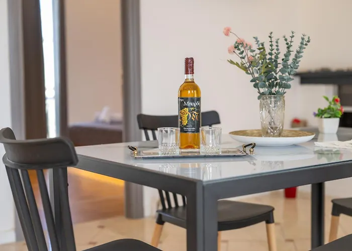 Daire Little Yard & #8 Naxos City