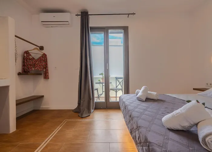 Little Yard & #8 * Naxos City