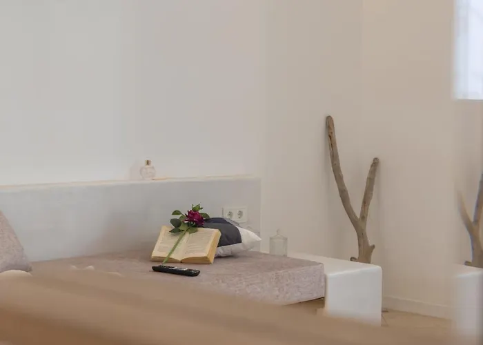 Apartment Little Yard & #8 Naxos City