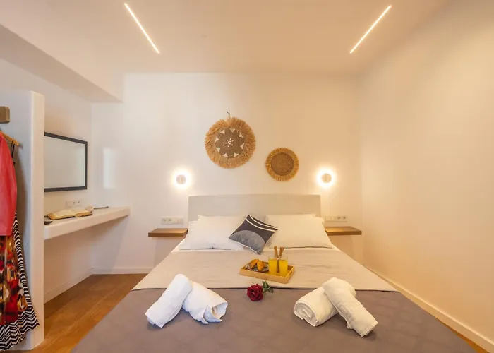 Little Yard & #8 Apartment *