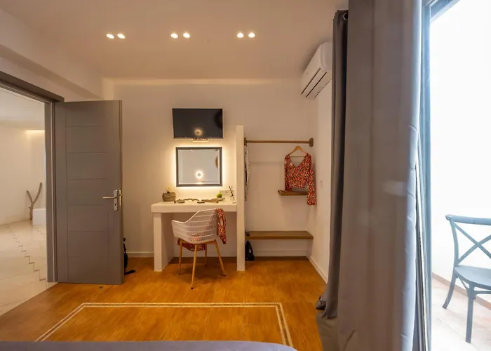 Little Yard & #8 Apartment Naxos City