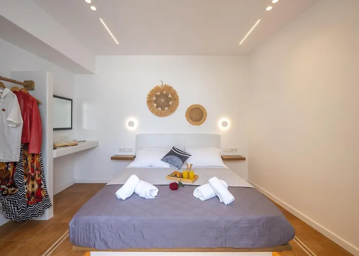 Little Yard & #8 * Naxos City