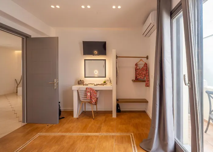 Little Yard & #8 * Naxos City